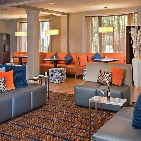 Courtyard By Marriott Frederick Hotel Restaurant photo
