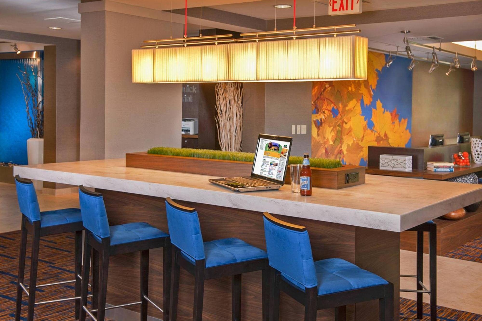 Courtyard By Marriott Frederick Hotel Restaurant photo