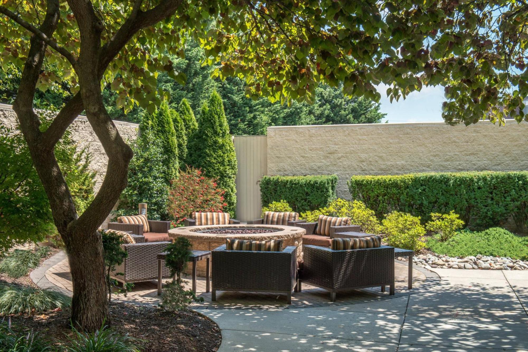 Courtyard By Marriott Frederick Hotel Exterior photo