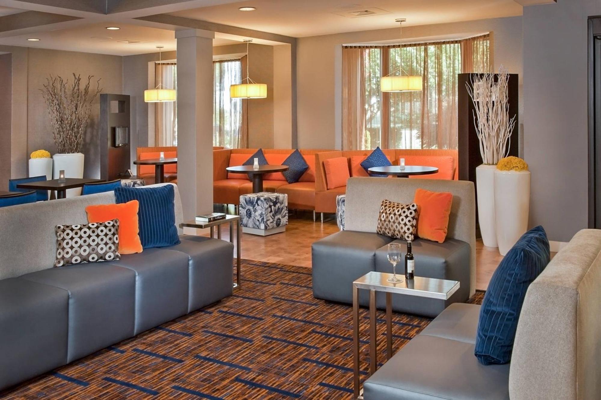 Courtyard By Marriott Frederick Hotel Restaurant photo