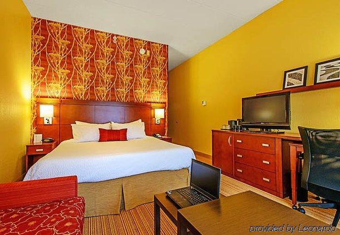 Courtyard By Marriott Frederick Hotel Room photo